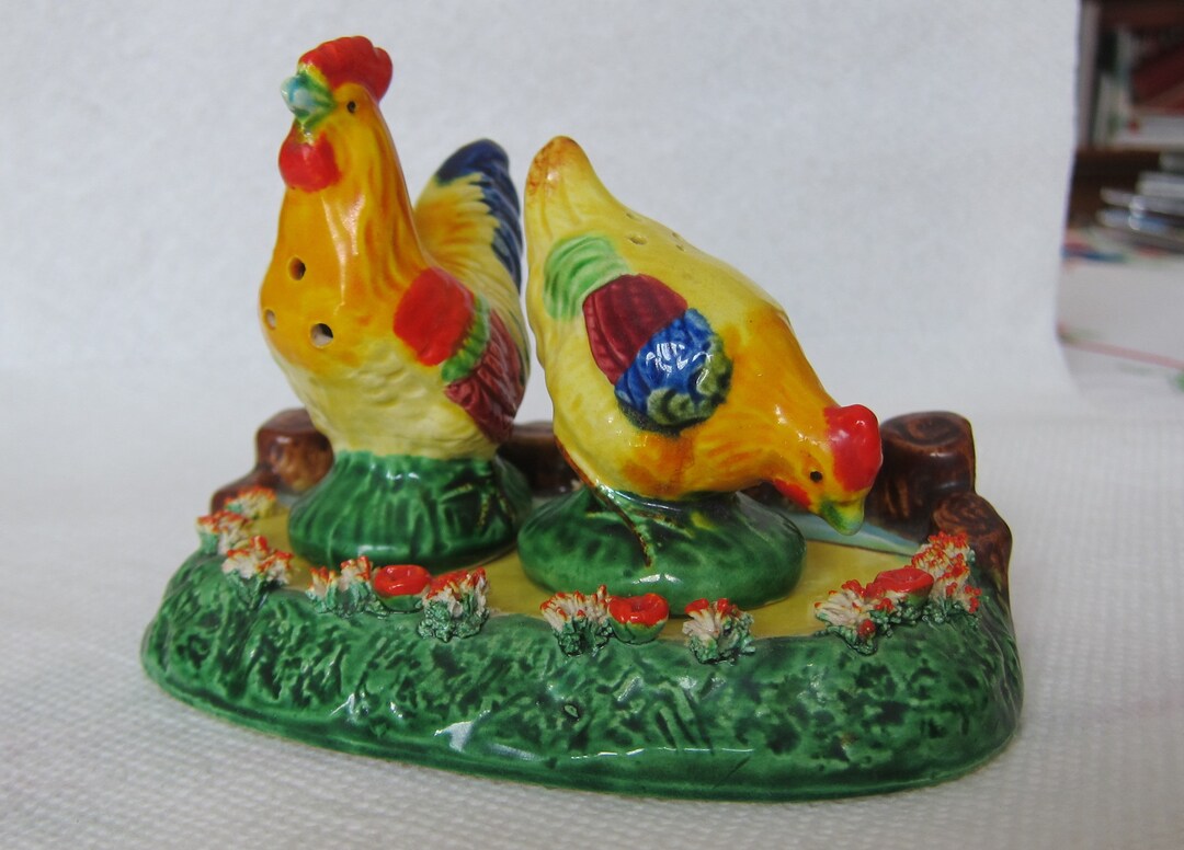 Vintage Salt and Pepper Shakers, Rooster and Hen, Farm Decor, Made in