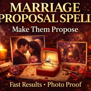 Op de afbeelding: Afbeelding met de tekst "MARRIAGE PROPOSAL SPELL" en "Make Them Propose". De afbeelding toont een diamanten ring in een rode doos, foto's van een stel, kaarsen en een rol.