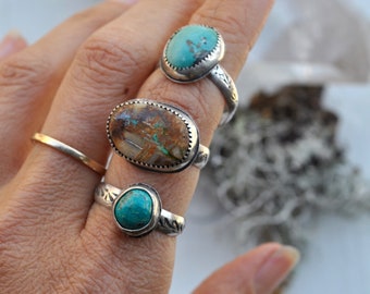 Royston Ribbon Turquoise Ring with Stamped Band