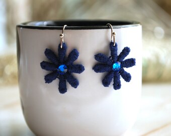 Blue Flower Earrings -- Blue Daisy Earrings, Blue Swarovski Crystals, Silver, Blue Lace Earrings