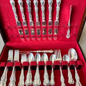 Juego de cubiertos de plata triple con diseño floral de 52 piezas de R Wallace, 1835 (Art Nouveau)