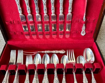 1835 R Wallace Floral Triple Silverplate zestaw sztućców 52-elementowy (secesja)