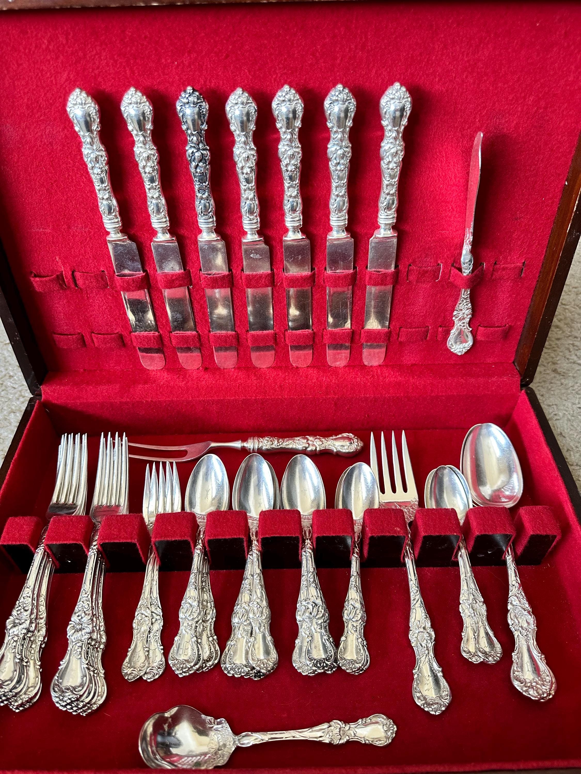 1835 R Wallace Floral Triple Silverplate 52-piece Flatware Set