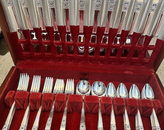 Zestaw sztućców Vintage Community Coronation, platerowany srebrem – 12 nakryć w pudełku