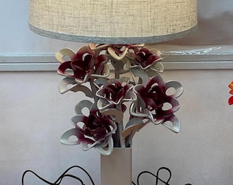 Lámpara con forma de ramo de rosas hecha a mano con arandelas