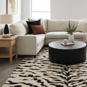 handmade tufted rug close texture black white