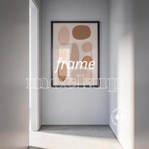 Könnte beinhalten: Ein gerahmter Kunstdruck mit abstrakten Formen in Beige-, Braun- und Rosatönen. Das Kunstwerk befindet sich in einem schwarzen Rahmen und hängt an einer hellgrauen Wand. Die Worte "frame mockup" sind auf dem Bild überlagert.