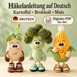 Könnte beinhalten: Drei gehäkelte Gemüsefiguren: eine beige Kartoffel, ein grüner Brokkoli und ein gelber Maiskolben, jeweils mit schwarzen Augen, rosa Wangen und kleinen Turnschuhen. Text: Häkelanleitung auf Deutsch, Kartoffel, Brokkoli, Mais, DEUTSCH, Digitales PDF 3er-Set.