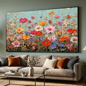 Quadro su tela con vivaci fiori selvatici, decorazione murale floreale con texture, arredamento botanico ispirato alla natura.