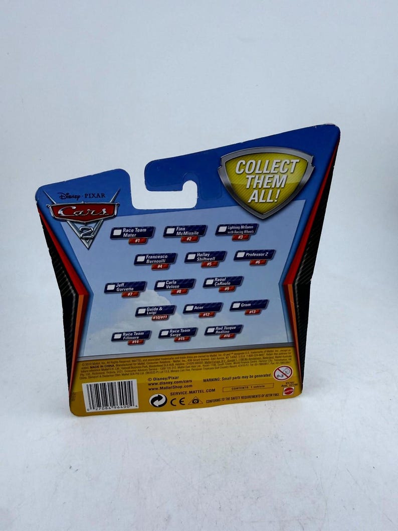 Disney Pixar Cars 2 Rayo McQueen con ruedas de carreras Mattel 2011 Diecast Nuevo imagen 2