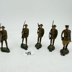 Vintage Britains Toy Soldiers Lot - 5 WWI British Infantry & Officer Lead Figures