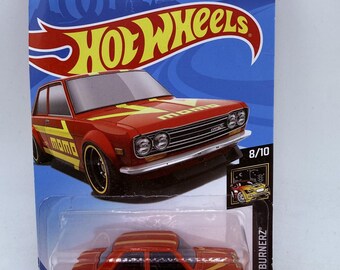 Hot Wheels '71 Datsun 510 Nightburnerz 8/10 Red FYD14-D9C0E 97/250 Diecast Car