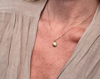 Dainty Gold Seashell Waterproof Necklace: Minimalist Beach Jewelry