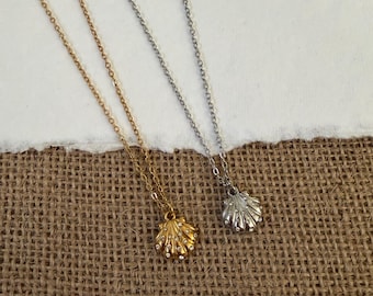 Dainty Seashell Waterproof Necklace: Minimalist Beach Jewelry