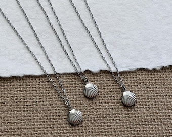 Dainty Seashell Waterproof Necklace: Minimalist Beach Jewelry