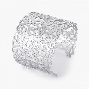 Silver Flower Power Bracelet: Stand Out with Edgy Style