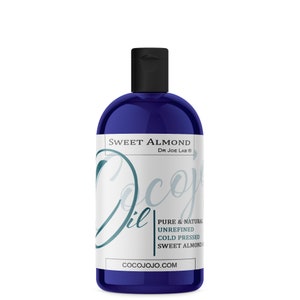 Puede incluir: Una botella azul de aceite de almendras dulces de Dr. Joe Lab. La etiqueta es blanca con texto azul que dice "Sweet Almond Oil, Pure & Natural, Unrefined, Cold Pressed, Sweet Almond, Cocojojo.com".