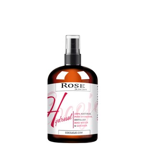 Puede incluir: Una botella de vidrio marr&oacute;n con una boquilla de pulverizaci&oacute;n negra y una etiqueta blanca. La etiqueta dice "ROSE Dr Joe Lab" y "100% NATURAL PURE HYDROSOL DISTILLED ROSE WATER & GLYCERIN COCOJOJO.COM".