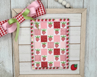 Giugno Mini Quilt Cross Stitch Chart PDF, Punto croce estivo, Punto croce trapunta, Punto croce fragola, Scarica schema punto croce, PDF