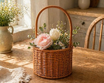 Cesta de flores de ratán con asa / Cesta de picnic de mimbre / Cesta de flores rústica para bodas / Decoración de estilo rústico para el hogar / Regalo para ella
