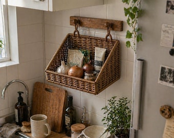 Cesta de pared de ratán / Organizador de cocina colgante de mimbre / Cesta para estante de baño / Soporte para fruta y pan / Almacenamiento de pared para espacios pequeños