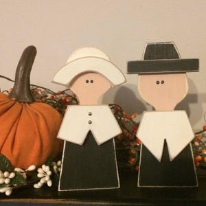 Wood Pilgrim Figurines: Black & White Thanksgiving Decor - Etsy