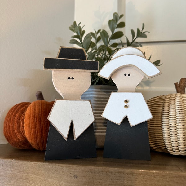 Wood Pilgrim Figurines: Black & White Thanksgiving Decor