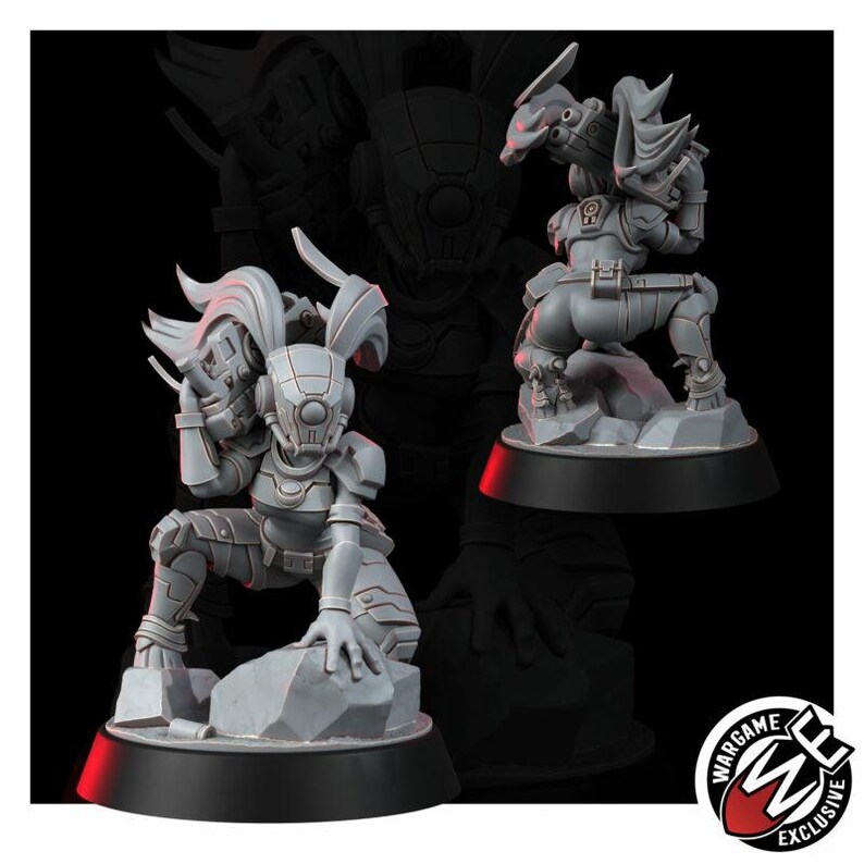 Peut inclure: Une figurine miniature en r&eacute;sine grise en position accroupie, portant une armure futuriste et un casque avec une visi&egrave;re unique. La figurine tient une grande arme sur l'&eacute;paule et est plac&eacute;e sur un socle rocheux. Inclut le logo Wargame Exclusive.