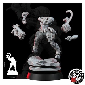 Peut inclure: Un kit de figurine miniature en r&eacute;sine gris clair comprenant un torse, des bras s&eacute;par&eacute;s, une t&ecirc;te casqu&eacute;e et un pistolet, sur une base rocheuse. Un sch&eacute;ma en silhouette indique une hauteur totale de 48mm et une base de 25mm de diam&egrave;tre.