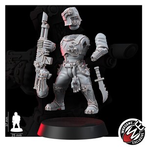 K&ouml;nnte beinhalten: Eine hellgraue Miniaturfigur aus Kunstharz mit einem Helm mit gezacktem Mundschutz, einem Torso mit nietenbesetzter R&uuml;stung und einer Hose mit G&uuml;rtel. Die Figur h&auml;lt ein gro&szlig;es Gewehr und wird von einem separaten Arm und einem gezackten Messer begleitet, 37 mm hoch.