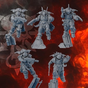 K&ouml;nnte beinhalten: Ein Set aus f&uuml;nf unbemalten grauen Kunststoff-Miniaturfiguren, die gepanzerte Soldaten in dynamischen Posen darstellen. Jede Figur tr&auml;gt eine schwere R&uuml;stung, einen Helm und ein Jetpack und h&auml;lt eine Schusswaffe oder eine Klinge in der Hand.
