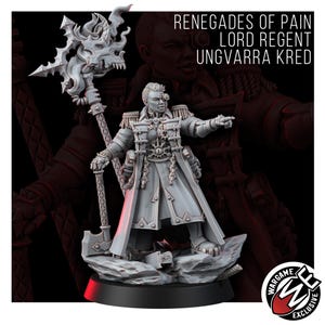K&ouml;nnte beinhalten: Eine hellgraue Miniaturfigur mit der Aufschrift RENEGADES OF PAIN LORD REGENT UNGVARRA KRED. Die Figur tr&auml;gt einen langen Mantel im Milit&auml;rstil mit Schulterklappen, h&auml;lt einen hohen Stab mit einem Totenkopf und hat ein mechanisches Auge. Felsiger Sockel.
