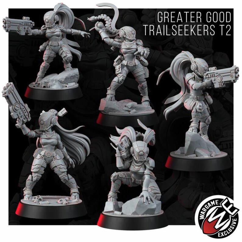 Peut inclure: Cinq figurines miniatures grises intitul&eacute;es Greater Good Trailseekers T2, portant chacune une armure futuriste, des casques avec visi&egrave;res et de longues queues de cheval. Les figurines sont pos&eacute;es dynamiquement sur des socles noirs, certaines tenant des blasters.