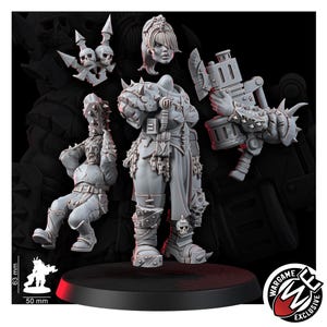 K&ouml;nnte beinhalten: Ein graues Resin-Miniaturen-Set mit einer zentralen gepanzerten Figur, einem separaten Kopf, einem Waffenarm und einer kleineren Figur. Das Set enth&auml;lt Totenkopfmotive und stachelige R&uuml;stungsdetails. Eine Skala zeigt eine H&ouml;he von 63 mm und eine Breite von 50 mm.