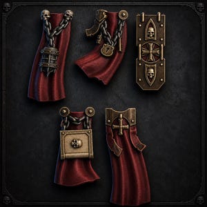 Op de afbeelding: Een set van vijf miniatuur wargaming onderdelen met dieprode stoffen capes en metalen bronzen accessoires. De stukken bevatten schedelmotieven, kettingen, een hangslot, een rechthoekig schild met een kruis en een boekachtig embleem met een schedel.