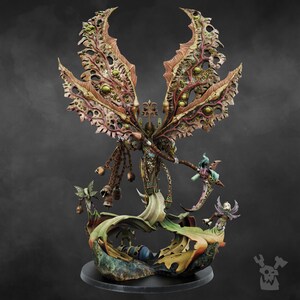 Morticia, die morbide Königin | 16k Resin-Miniaturen | 28 mm/32 mm Tabletop-Wargaming | Unbemalt Bild 8