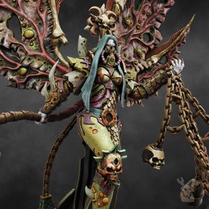 Morticia, die morbide Königin | 16k Resin-Miniaturen | 28 mm/32 mm Tabletop-Wargaming | Unbemalt Bild 2