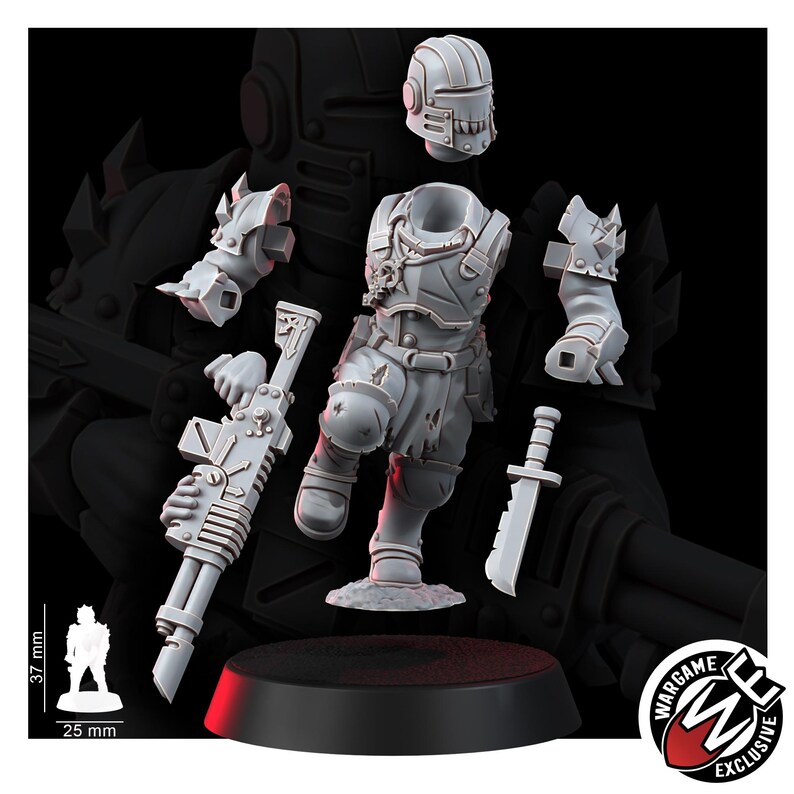 K&ouml;nnte beinhalten: Ein hellgrauer Miniatur-Bausatz aus Resin mit einem Helm mit totenkopfartiger Frontplatte, einem Torso, zwei Armen, einem Gewehr und einem Messer. Eine Skala zeigt eine H&ouml;he von 37 mm und eine Basisbreite von 25 mm. Die Teile sind in Explosionsansicht.