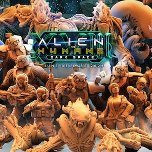 Könnte beinhalten: Werbebild für "Alien vs Humans: Dark Space" mit detaillierten Figuren von Aliens und menschlichen Soldaten. Die Figuren sind in Braun- und Beigetönen gehalten, mit dem Titel des Spiels und dem Text "June Release 2025".