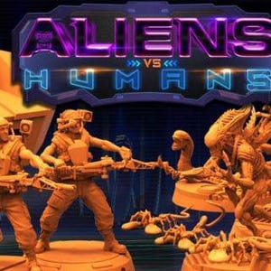 Peut inclure: Image promotionnelle de figurines miniatures. La scène représente une bataille entre humains et extraterrestres, avec des soldats et des créatures extraterrestres dans une pose dynamique. Le texte "ALIENS vs HUMANS" est bien en évidence, ainsi que "PRE SUPPORTED MINIS" et "PAPSIKELS MAY 2021".