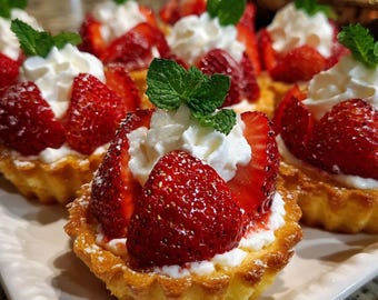 Rezept für frische Erdbeer-Shortcake-Törtchen | Einfaches, geschichtetes Erdbeerdessert | Sommerlicher Party-Leckerbissen | Rezept zum Ausdrucken (PDF)