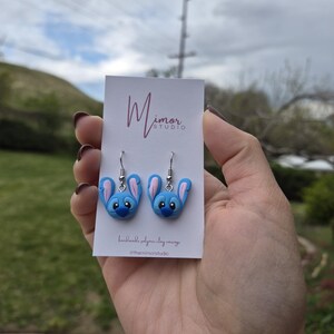 Orecchini pendenti di Lilo e Stitch in argilla polimerica / Gioielli con l'alieno blu in stile cartone animato immagine 8