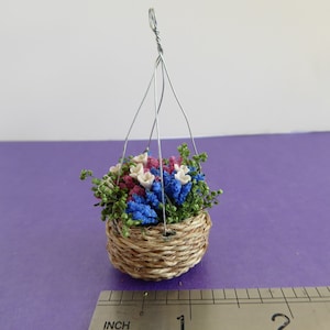 1/12th DOLLS HOUSE HANGING BASKET WITH RESIN MIXED COLOURED PANSIES G3.6 