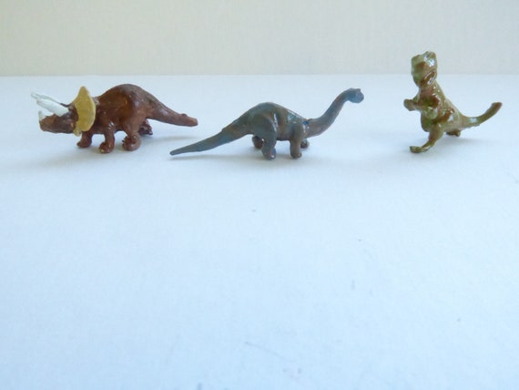 dinosaur dollhouse