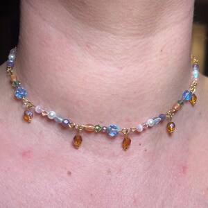 Gargantilla Wildflower Sunset: Collar con cuentas brillantes multicolores