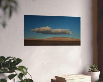 Póster de paisaje desértico con nubes solitarias / Impresión artística de pared