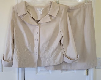 Miss Dorby Beige Floral Gestickter Rock Anzug Jacke Set Größe 14 Jacquard