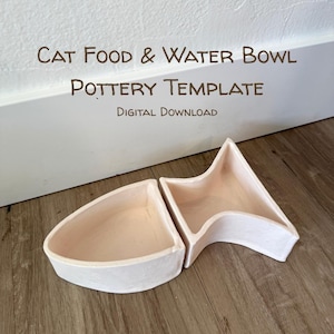 Può includere: Modello di ceramica per ciotola per cibo e acqua per gatti in due pezzi. Le ciotole sono rosa chiaro e hanno un design geometrico. Il testo "Cat Food & Water Bowl Pottery Template Digital Download" è sopra.