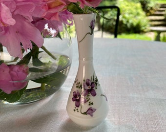 Hammersley bone china bud vase violets motief 4.75h x 2.w inches