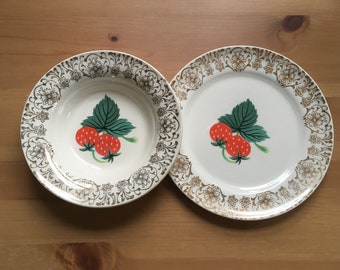 vintage 9 strawberrry shortcake dishes gold trim - 9 dishes